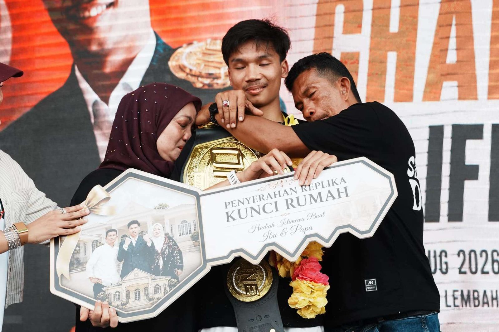 Aliff Rakib Hadiahkan Ibu Ayah Rumah Berharga 1juta img 20260809 wa0012 (1).jpg