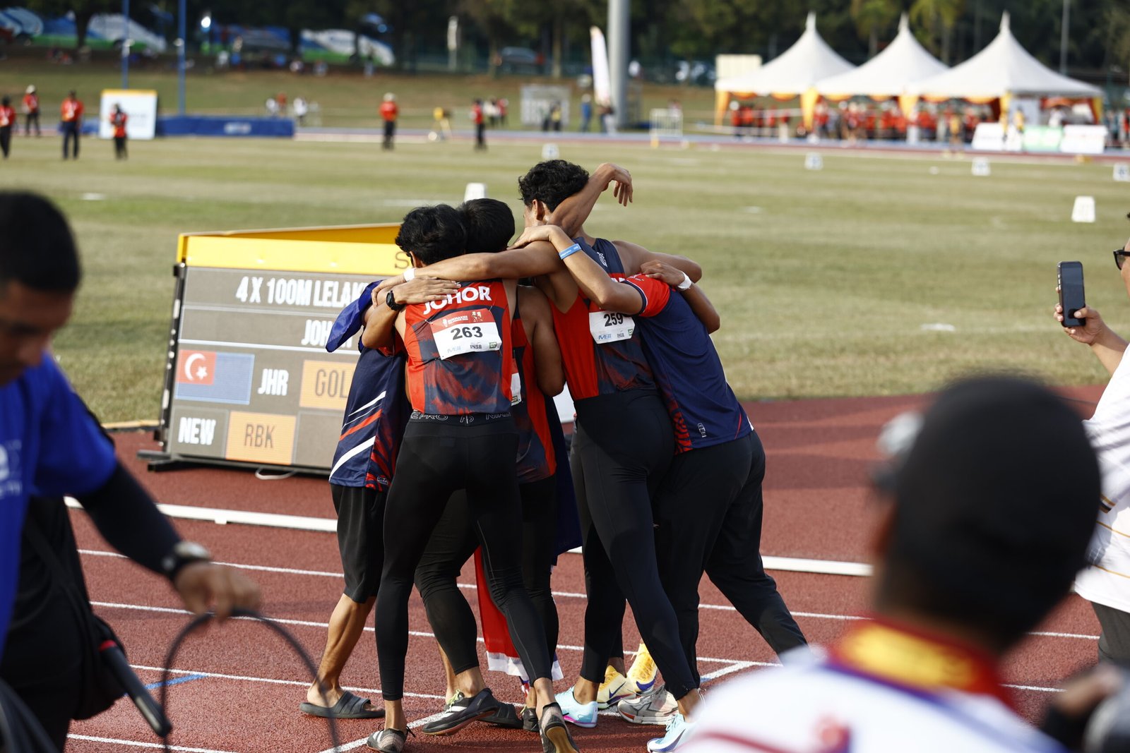 Kuartet 4x100m Johor Pecah Rekod Selepas 10 Tahun gg