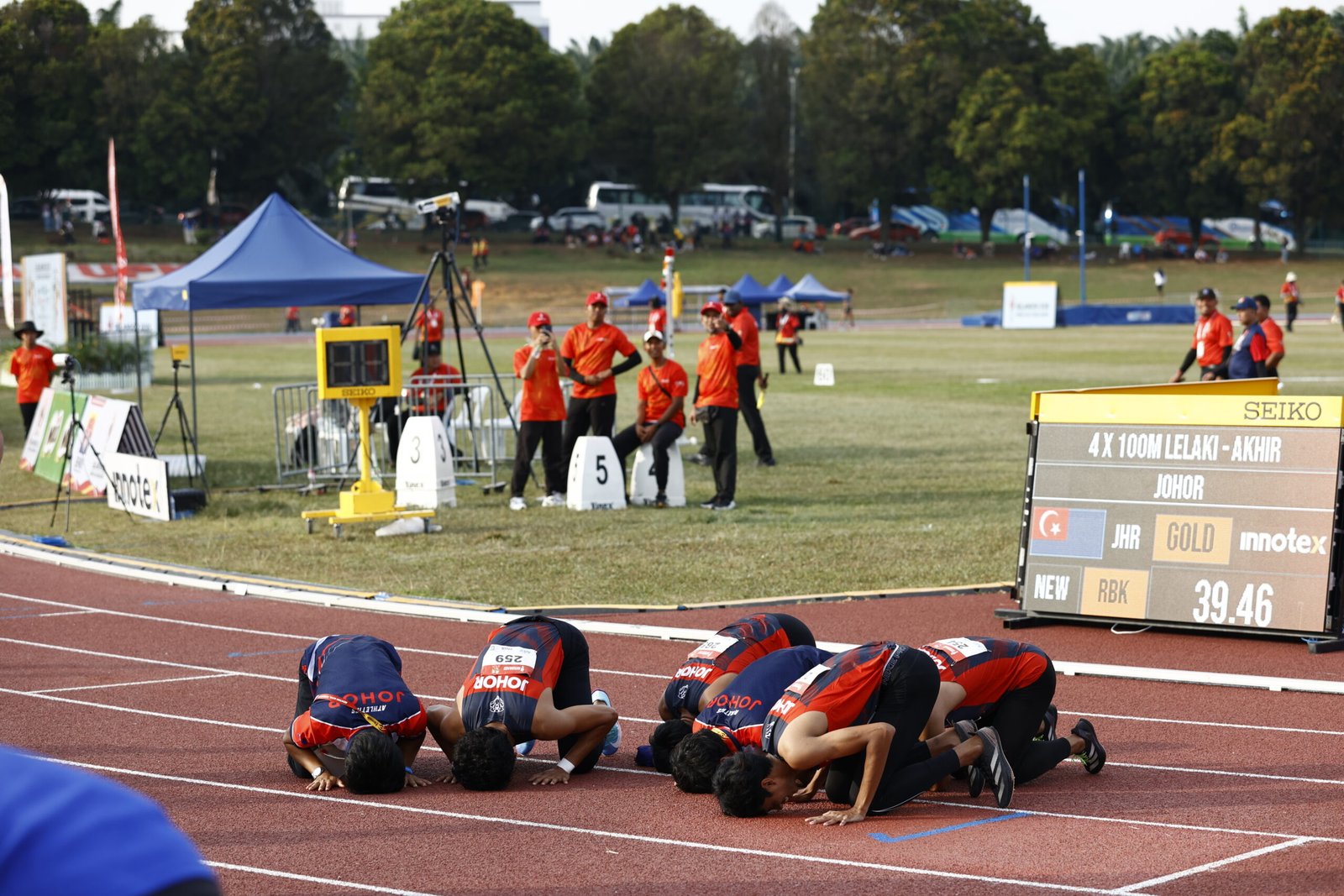 Kuartet 4x100m Johor Pecah Rekod Selepas 10 Tahun ggggg